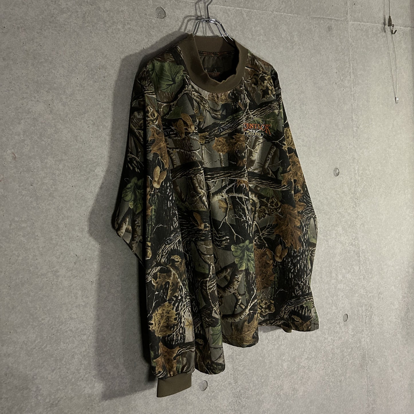 real tree print pull over